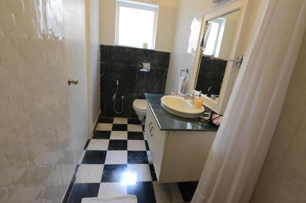 Apartamento Aashray Varanasi Exterior foto